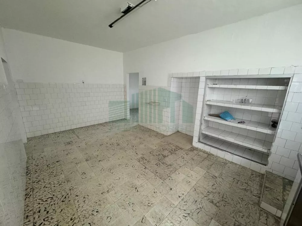 Casa para alugar com 3 quartos, 360m² - Foto 9