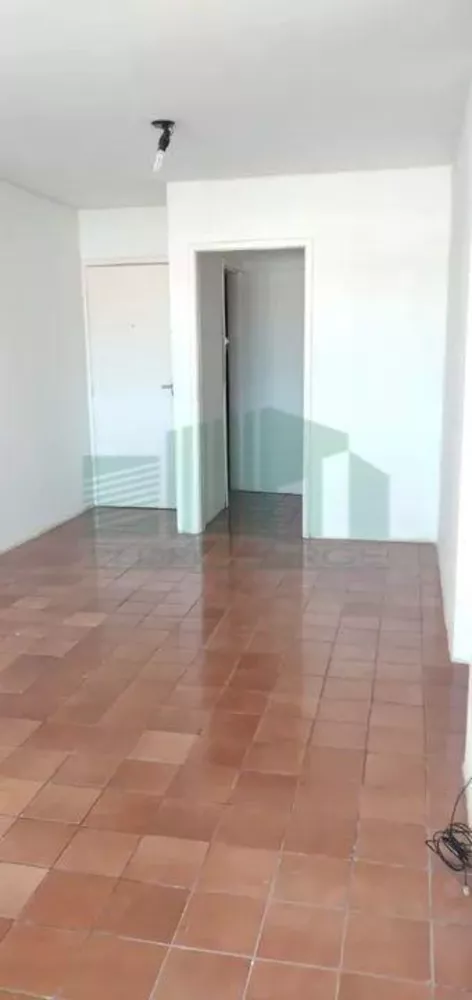 Apartamento à venda com 2 quartos, 64m² - Foto 2