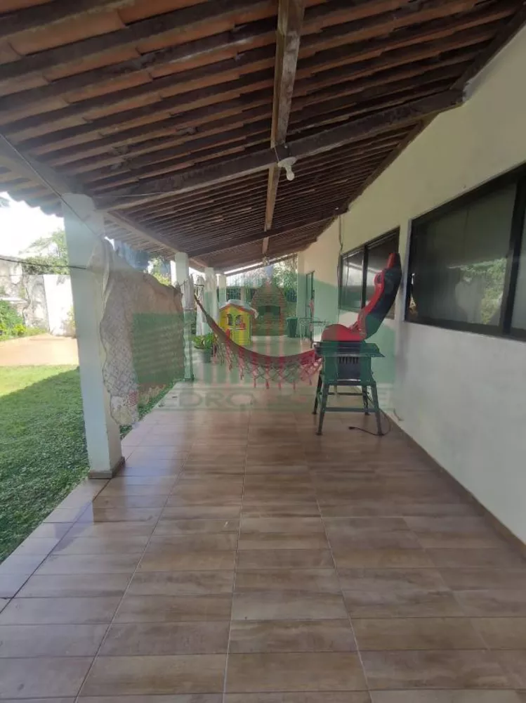 Casa à venda com 4 quartos, 250m² - Foto 2