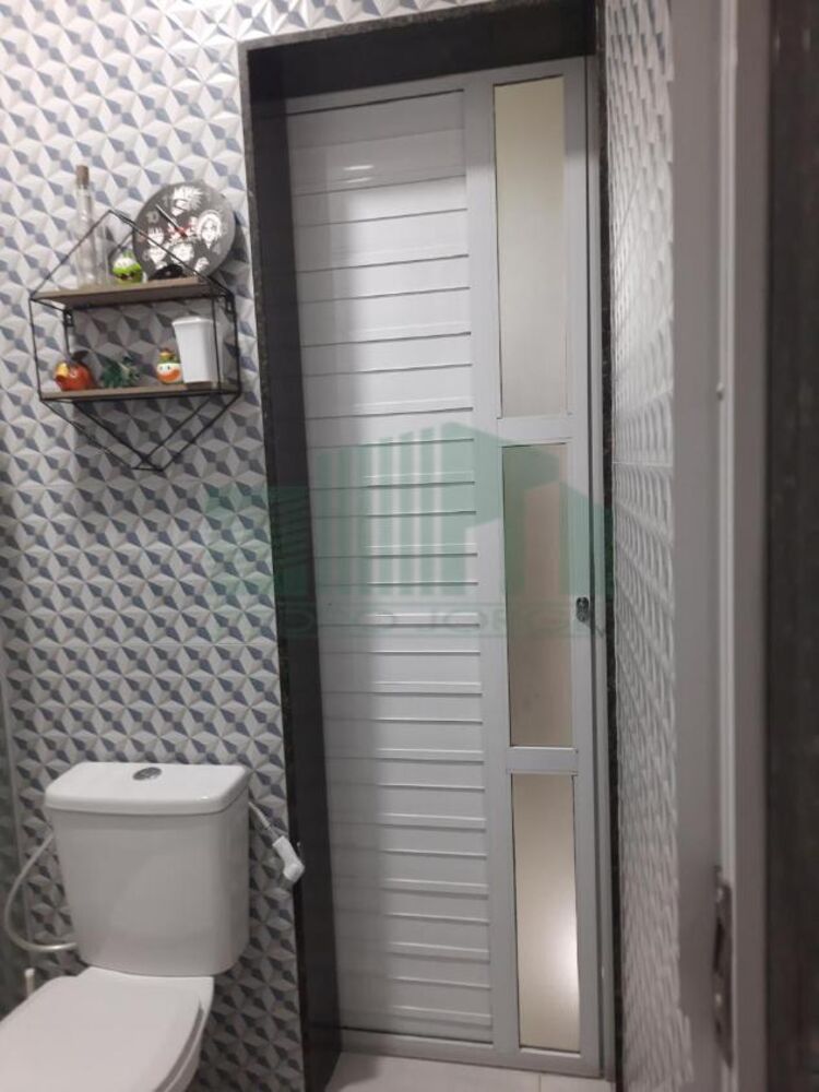 Casa à venda com 2 quartos, 120m² - Foto 2