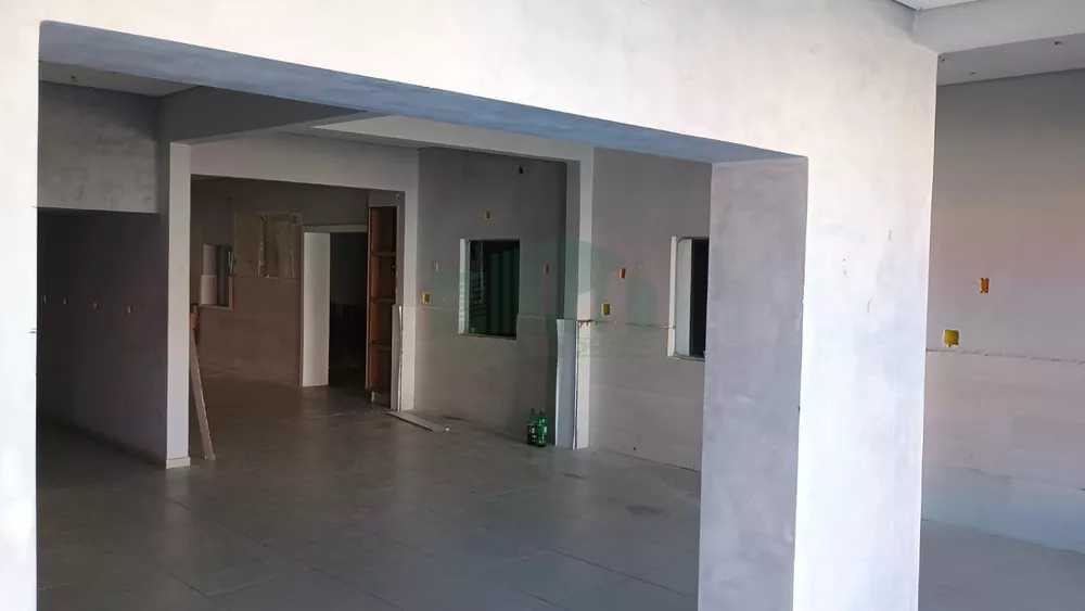 Conjunto Comercial-Sala à venda e aluguel com 1 quarto, 180m² - Foto 2