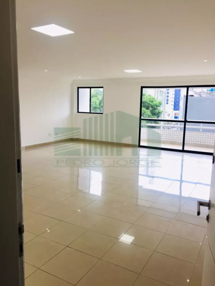 Apartamento à venda com 3 quartos, 130m² - Foto 2