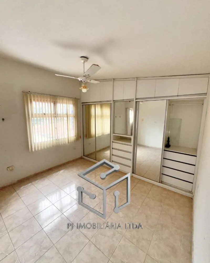 Casa, 4 quartos, 247 m² - Foto 2