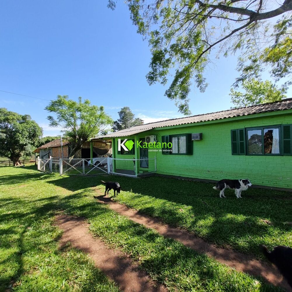 Chácara à venda com 5 quartos, 200m² - Foto 1