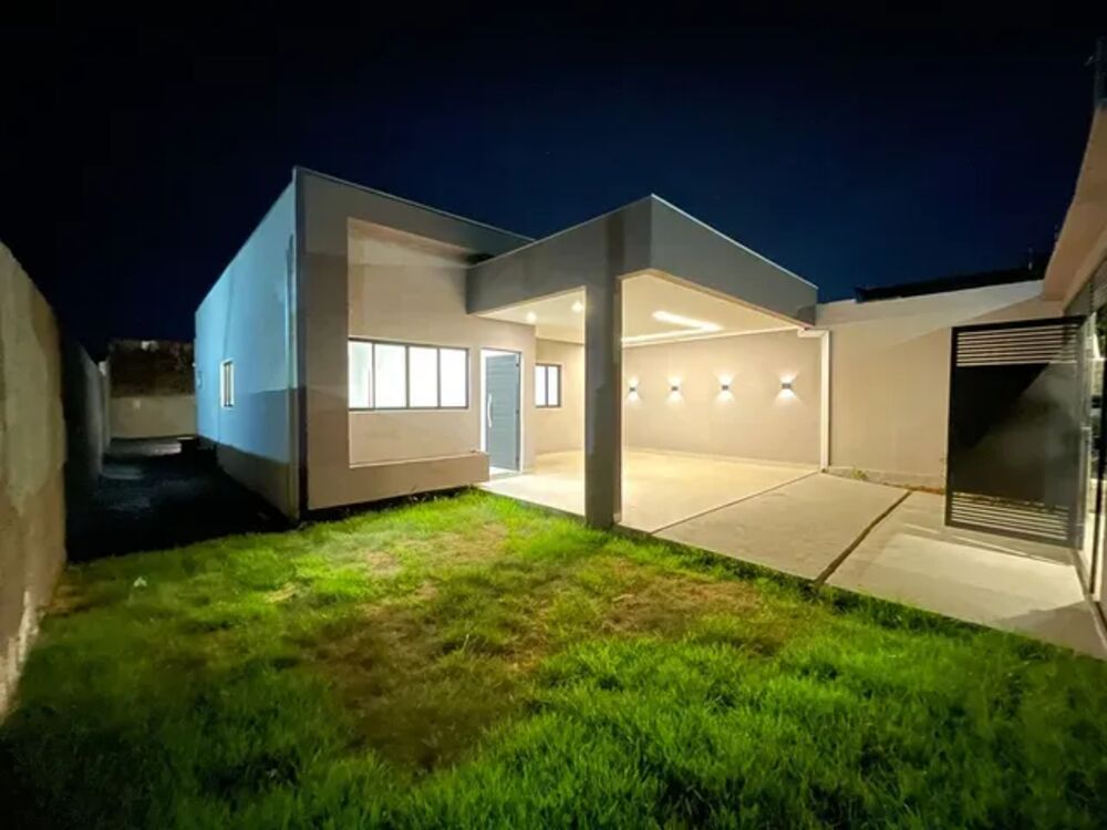 Casa à venda com 3 quartos, 100m² - Foto 1