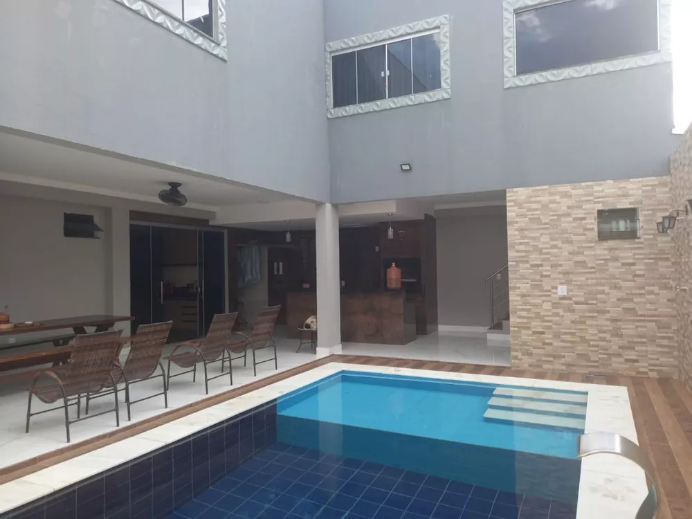 Casa à venda com 4 quartos, 300m² - Foto 1