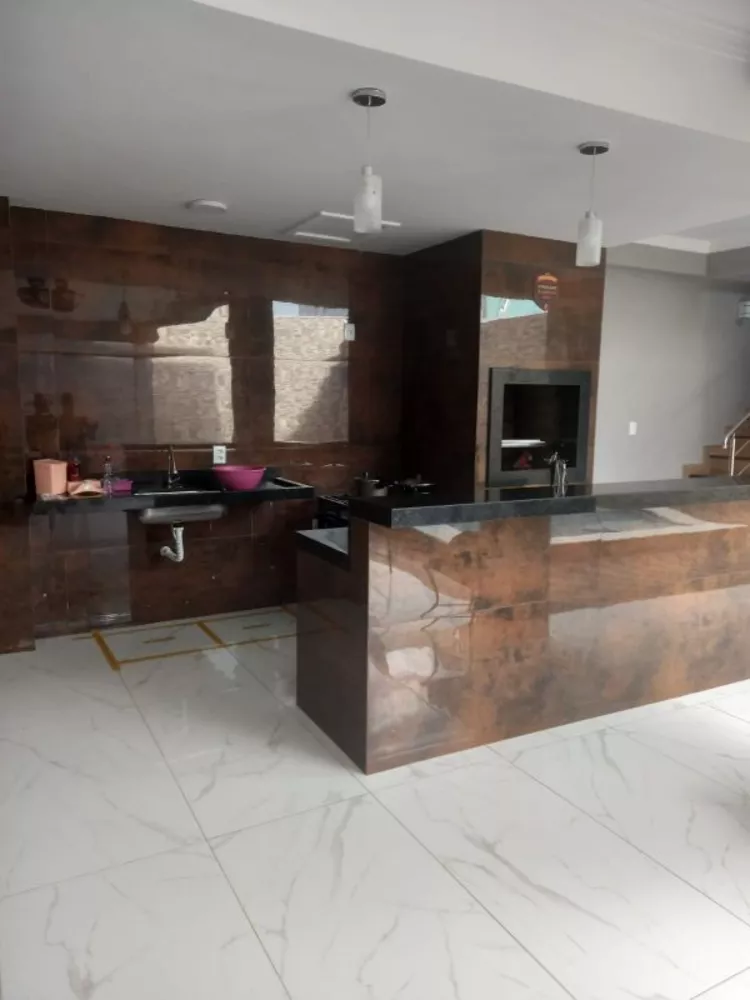 Casa à venda com 4 quartos, 300m² - Foto 4