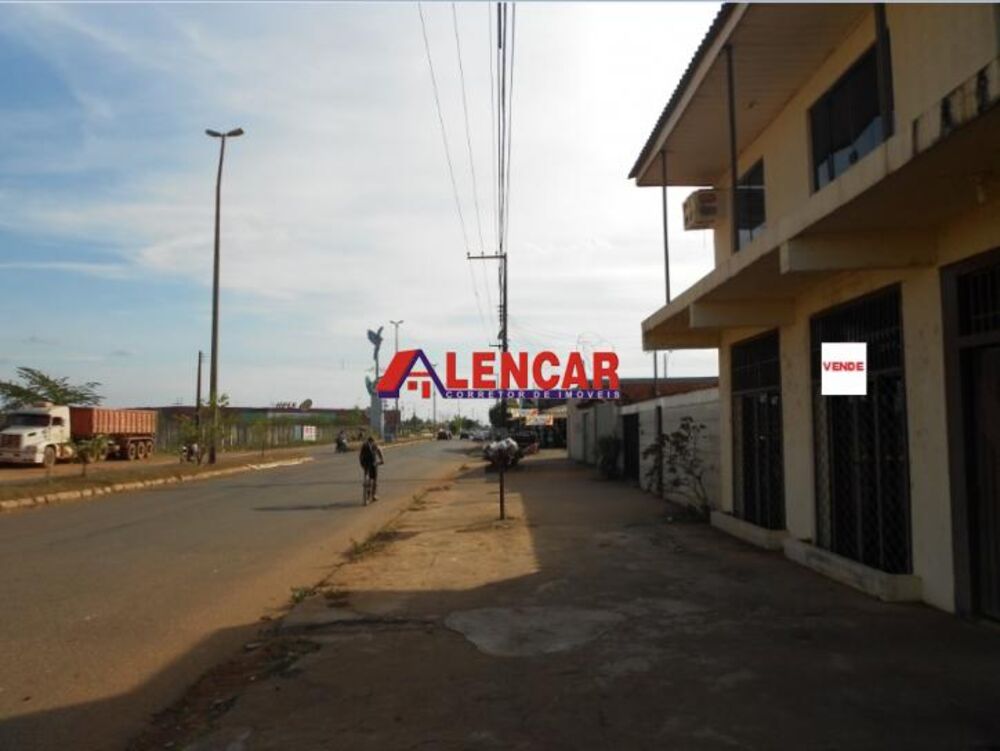 Casa à venda com 4 quartos, 400m² - Foto 1