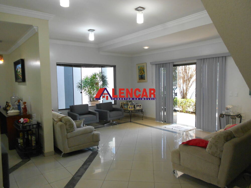 Casa à venda com 4 quartos, 700m² - Foto 1