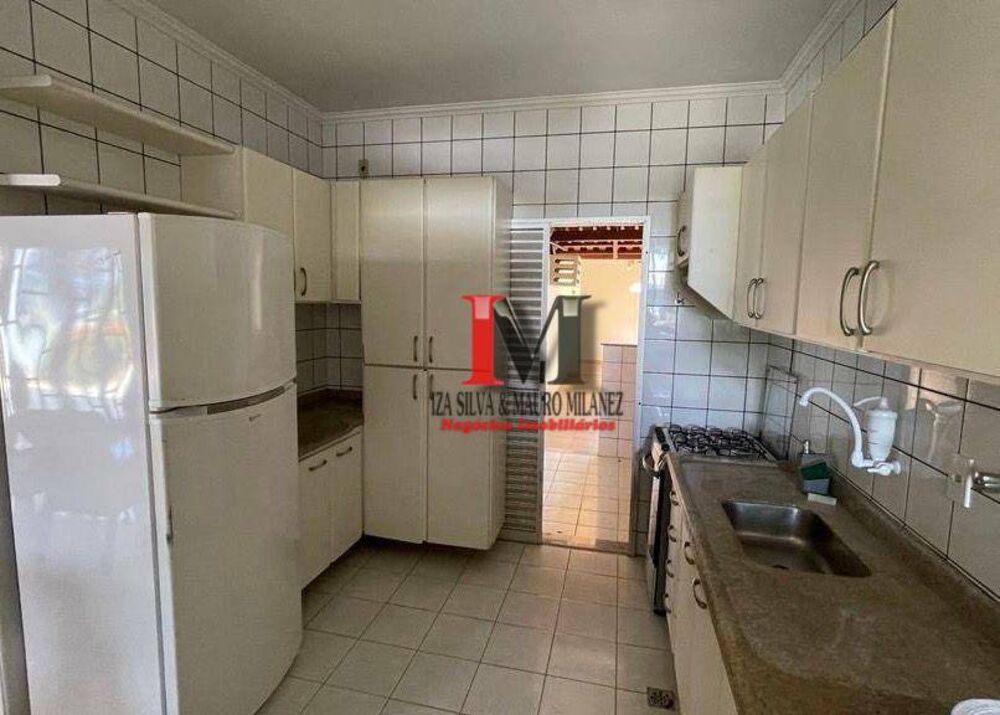 Casa de Condomínio para alugar com 5 quartos, 400m² - Foto 9