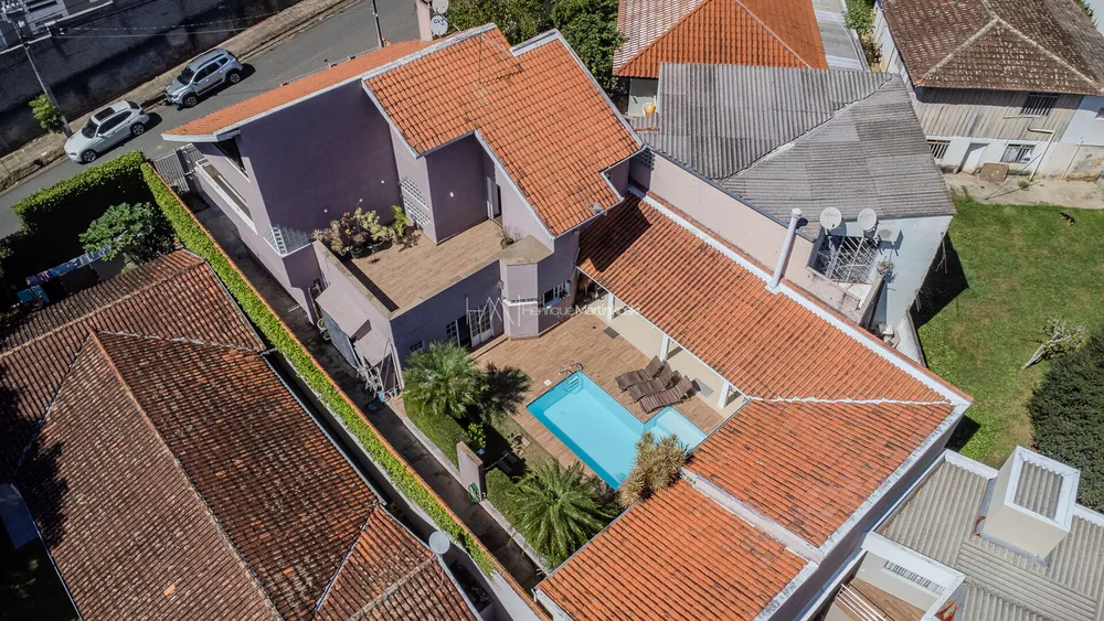 Casa à venda com 3 quartos, 352m² - Foto 1