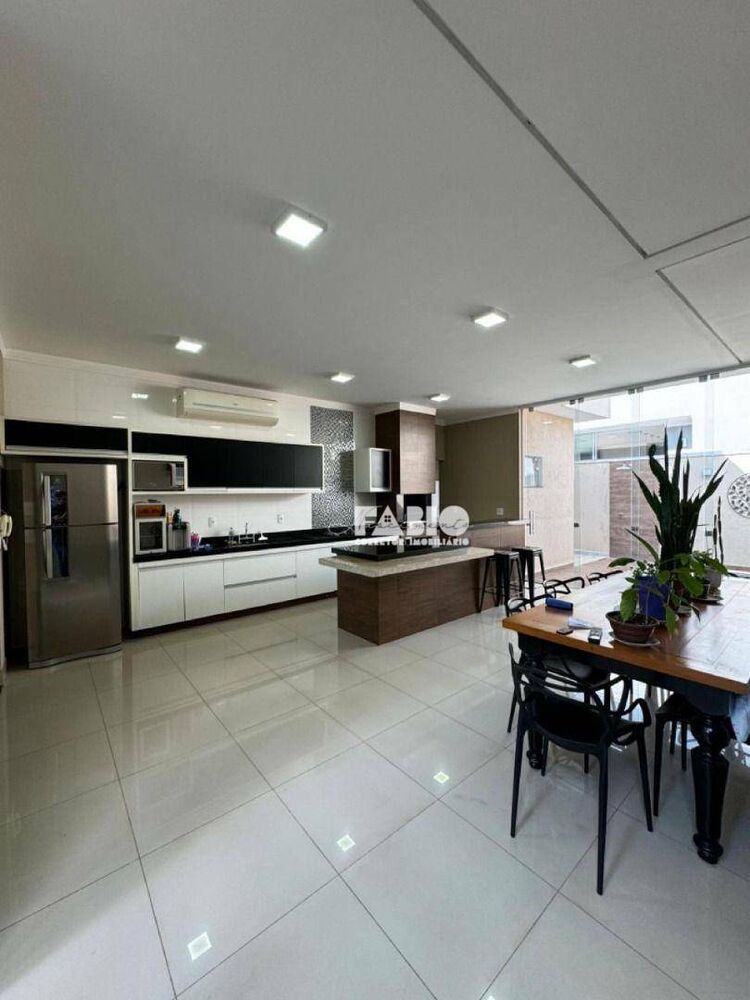 Casa de Condomínio à venda com 3 quartos, 190m² - Foto 3
