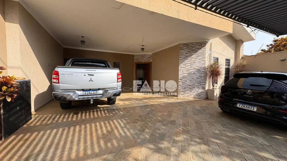 Casa, 5 quartos, 330 m² - Foto 1