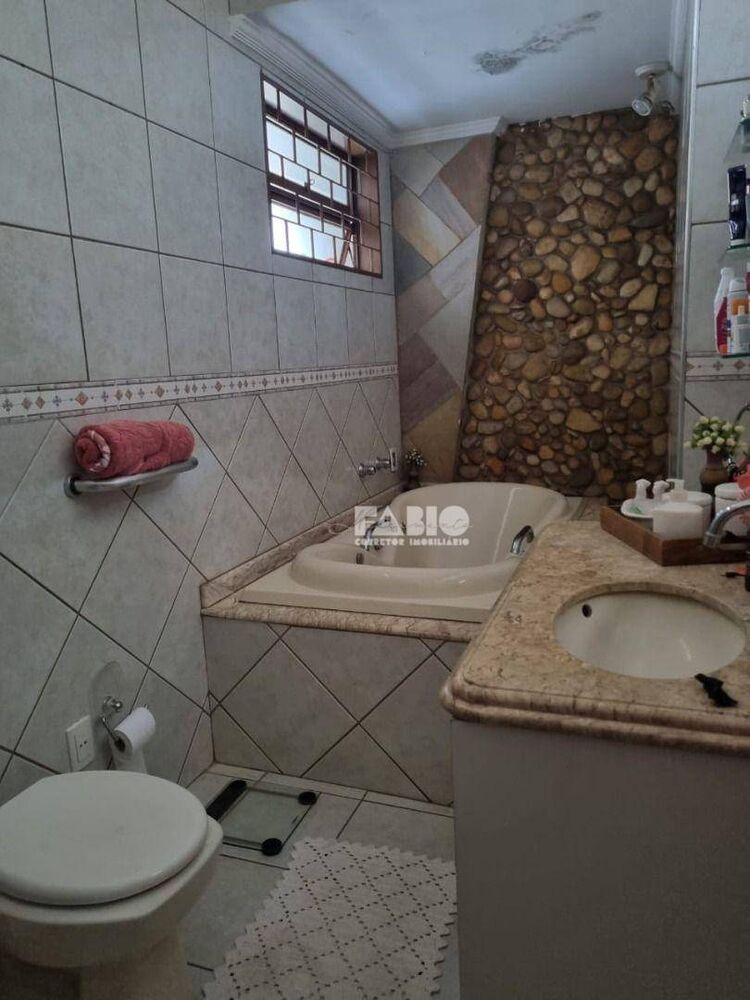 Casa à venda com 3 quartos, 200m² - Foto 14