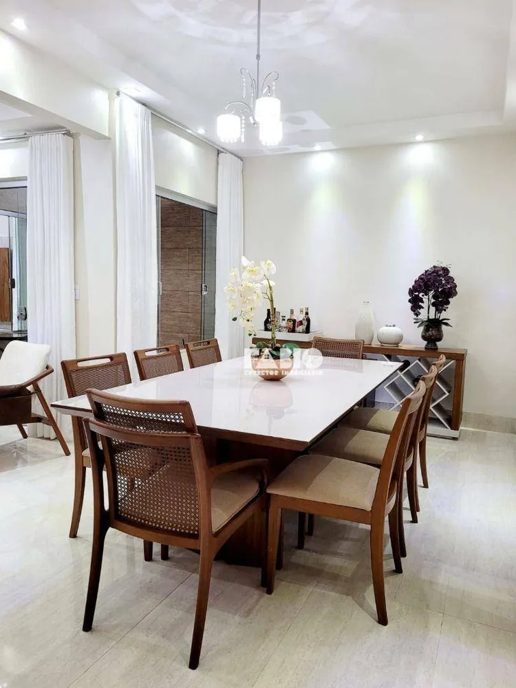 Casa, 3 quartos, 250 m² - Foto 1