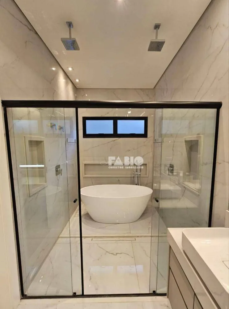 Sobrado, 3 quartos, 320 m² - Foto 1