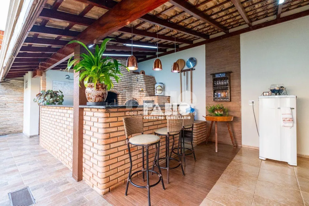 Casa, 4 quartos, 220 m² - Foto 2