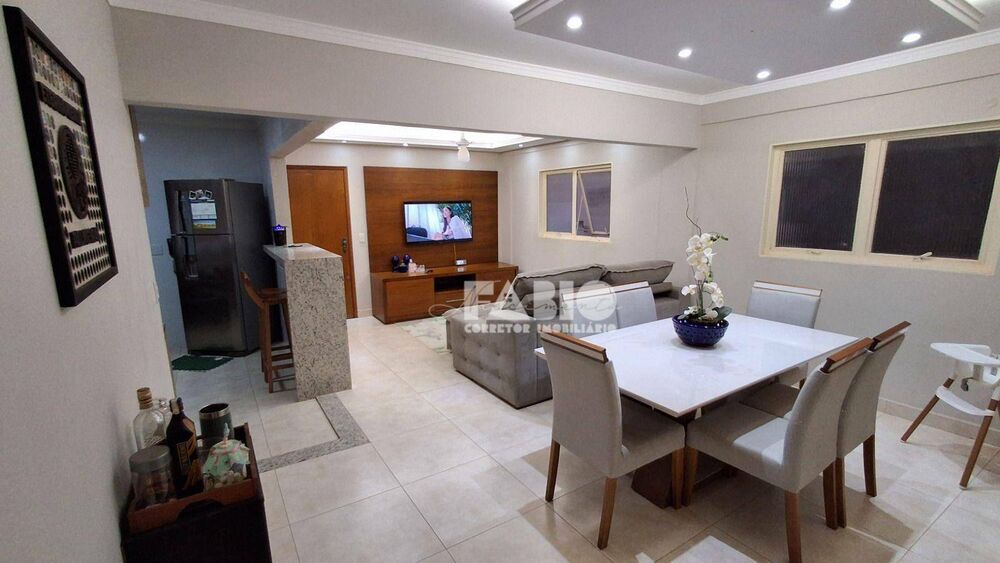 Apartamento à venda com 3 quartos, 101m² - Foto 1