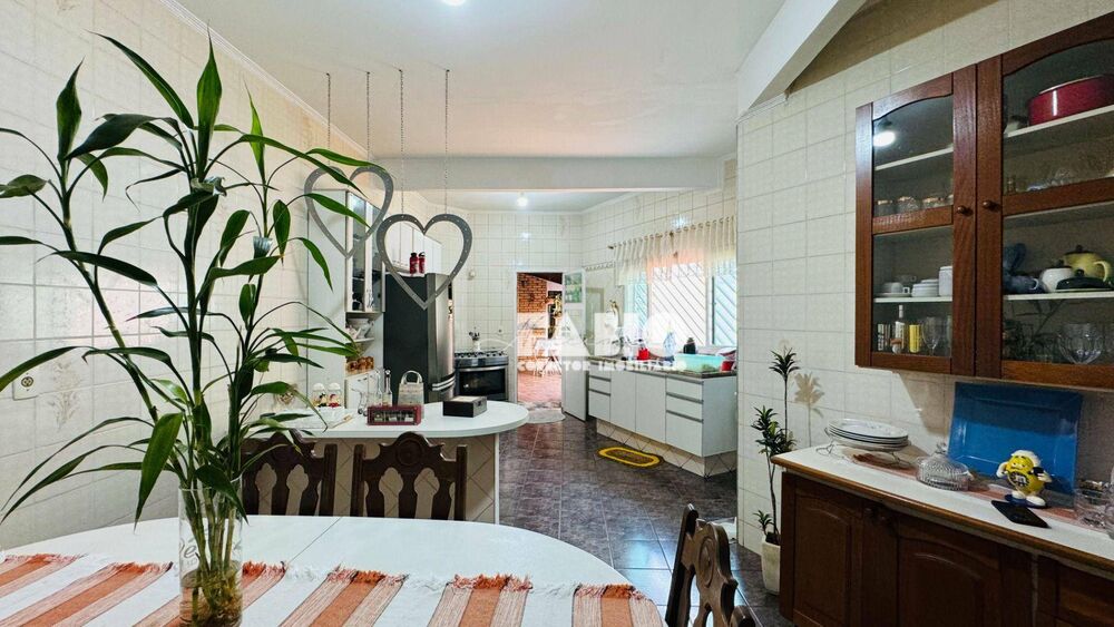 Sobrado, 3 quartos, 228 m² - Foto 1