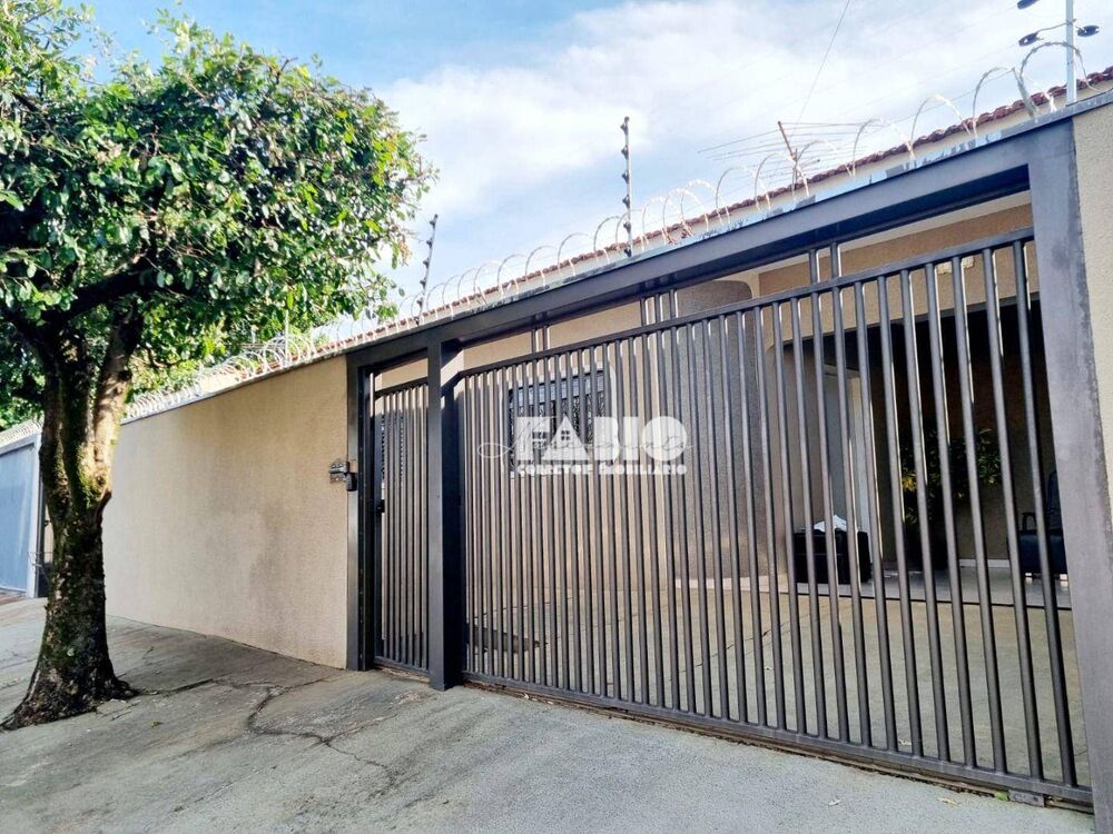 Casa à venda com 3 quartos, 165m² - Foto 1