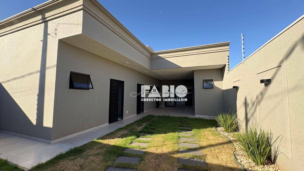 Casa à venda com 3 quartos, 125m² - Foto 1