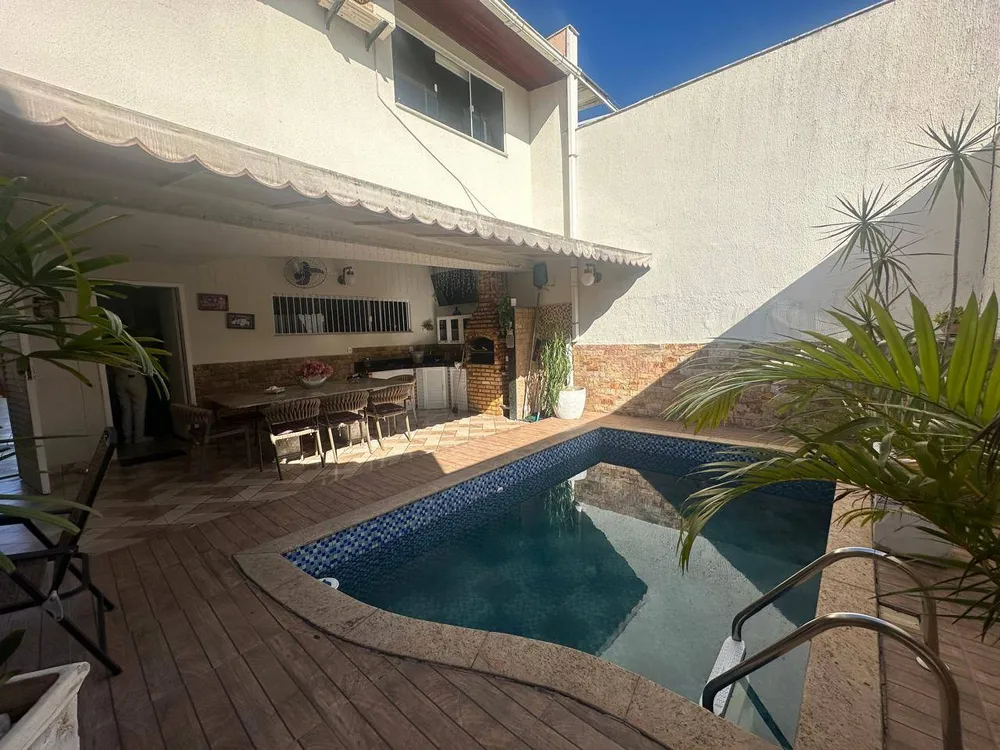 Casa, 5 quartos, 225 m² - Foto 2
