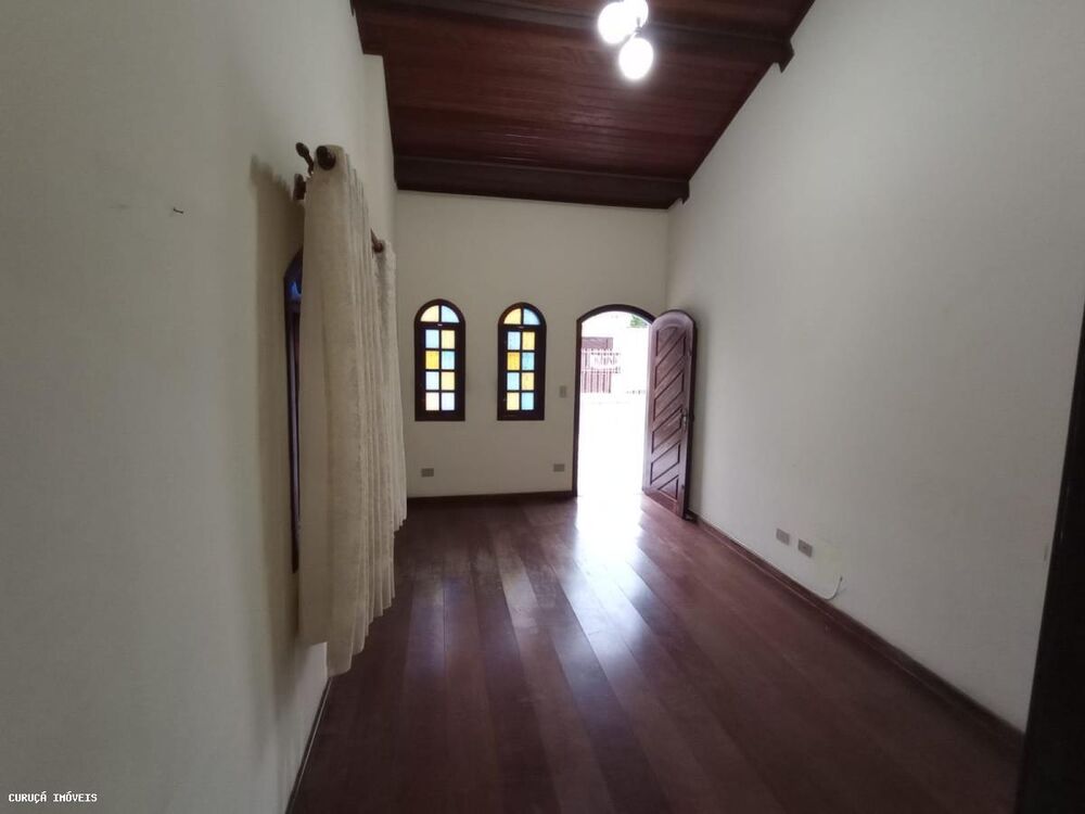 Casa à venda com 2 quartos, 120m² - Foto 1