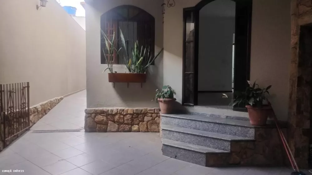 Casa para alugar com 3 quartos, 180m² - Foto 1