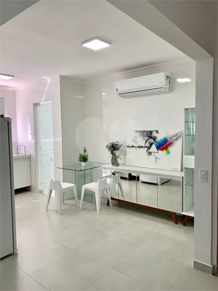 Apartamento à venda com 2 quartos, 70m² - Foto 2