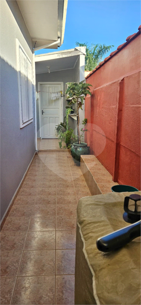 Casa à venda com 3 quartos, 159m² - Foto 1