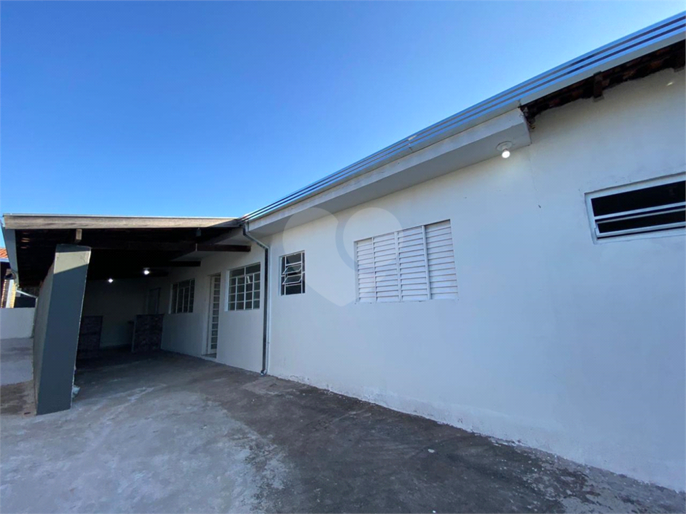 Casa à venda com 5 quartos, 200m² - Foto 1