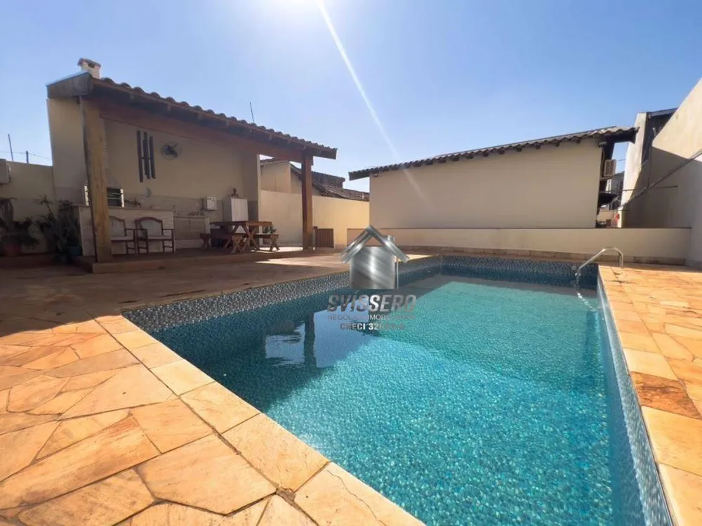 Casa, 3 quartos, 215 m² - Foto 1