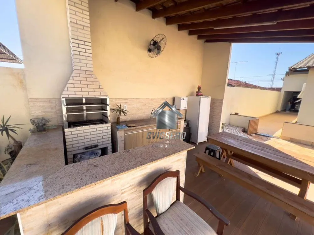 Casa, 3 quartos, 215 m² - Foto 2
