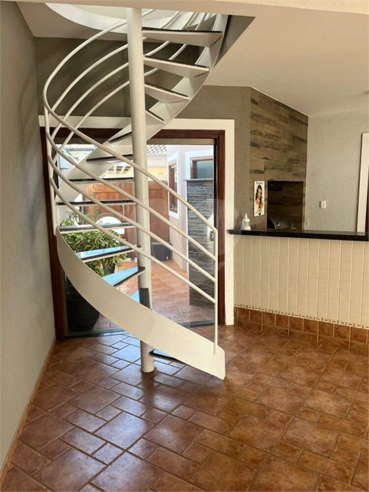 Casa para alugar com 3 quartos, 230m² - Foto 19