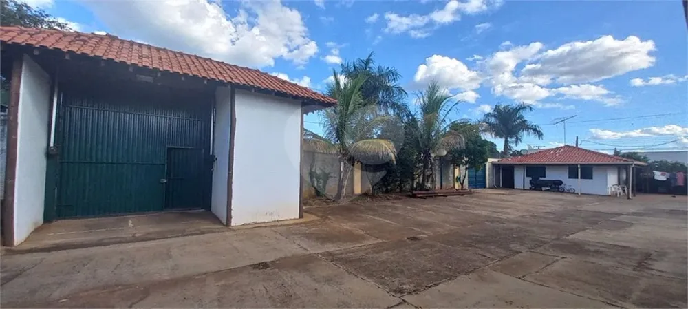 Chácara, 2 quartos, 2191 m² - Foto 1