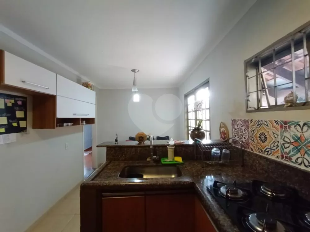 Casa à venda com 3 quartos, 157m² - Foto 1