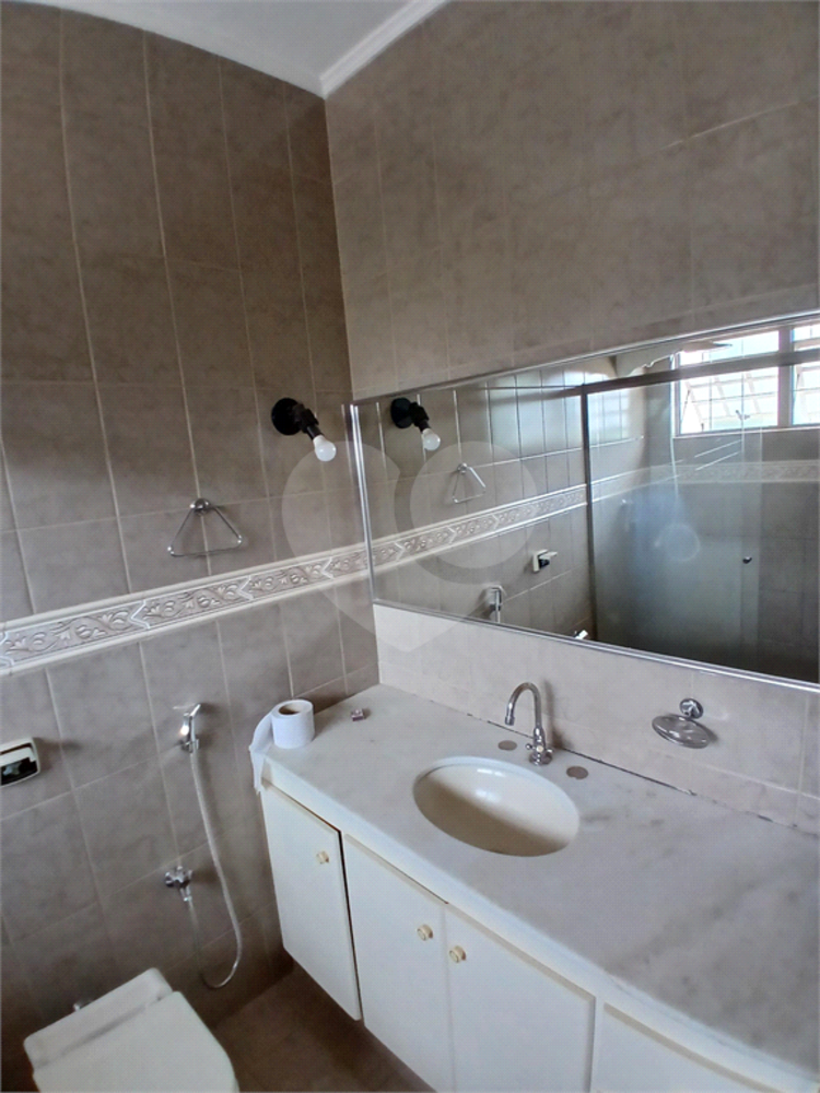 Sobrado à venda com 3 quartos, 218m² - Foto 1