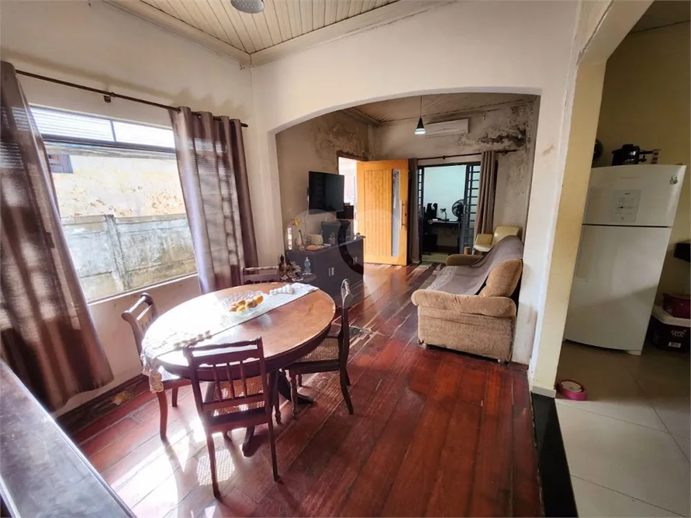 Casa, 2 quartos, 221 m² - Foto 1