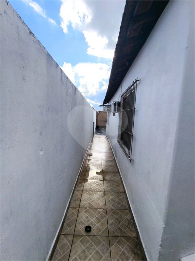 Casa à venda com 3 quartos, 75m² - Foto 14