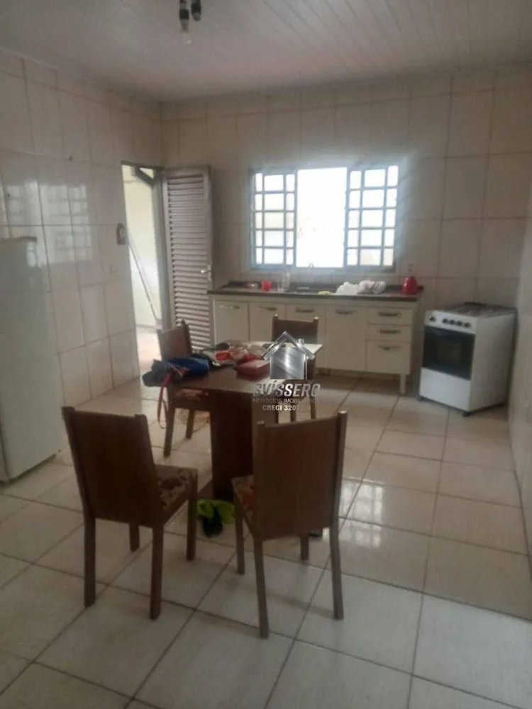 Casa, 4 quartos, 220 m² - Foto 1