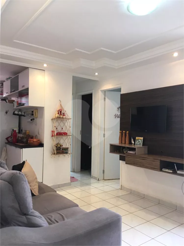 Apartamento à venda com 2 quartos, 46m² - Foto 3