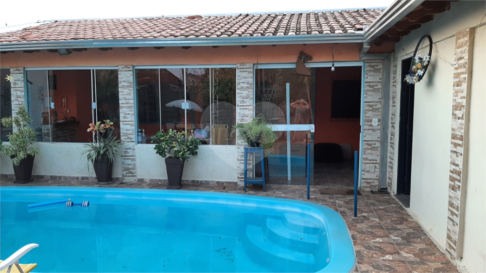 Casa à venda com 2 quartos, 108m² - Foto 2