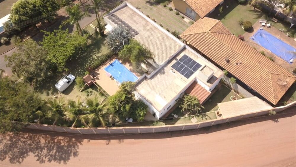 Casa à venda com 3 quartos, 339m² - Foto 1