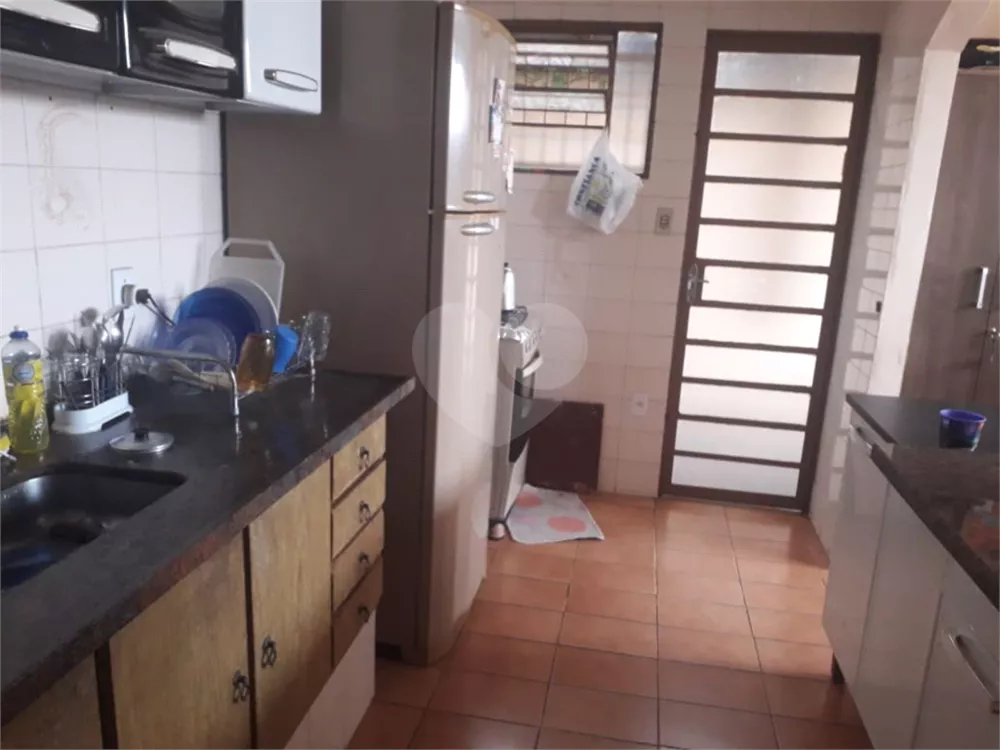 Casa à venda com 3 quartos, 100m² - Foto 3