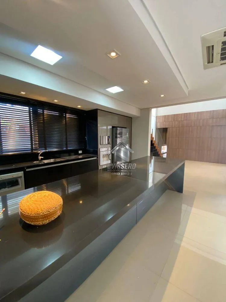 Sobrado, 3 quartos, 358 m² - Foto 1