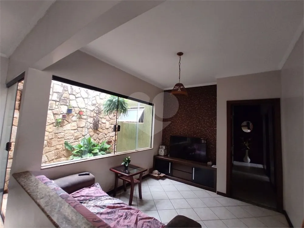 Casa, 3 quartos, 232 m² - Foto 1