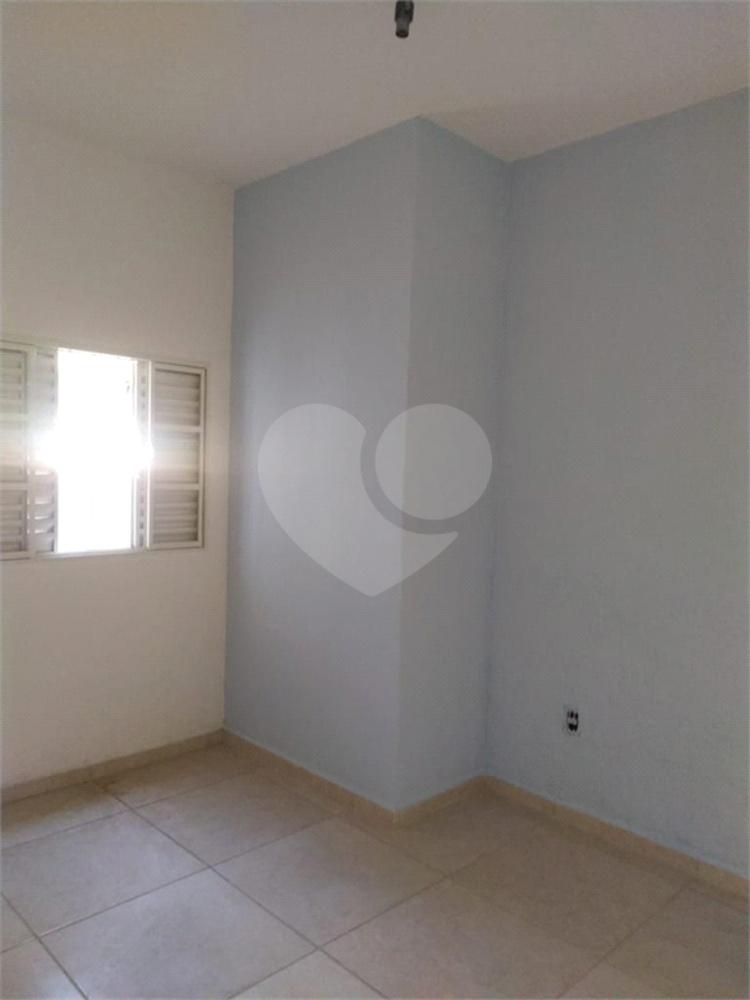 Casa à venda e aluguel com 3 quartos, 130m² - Foto 3