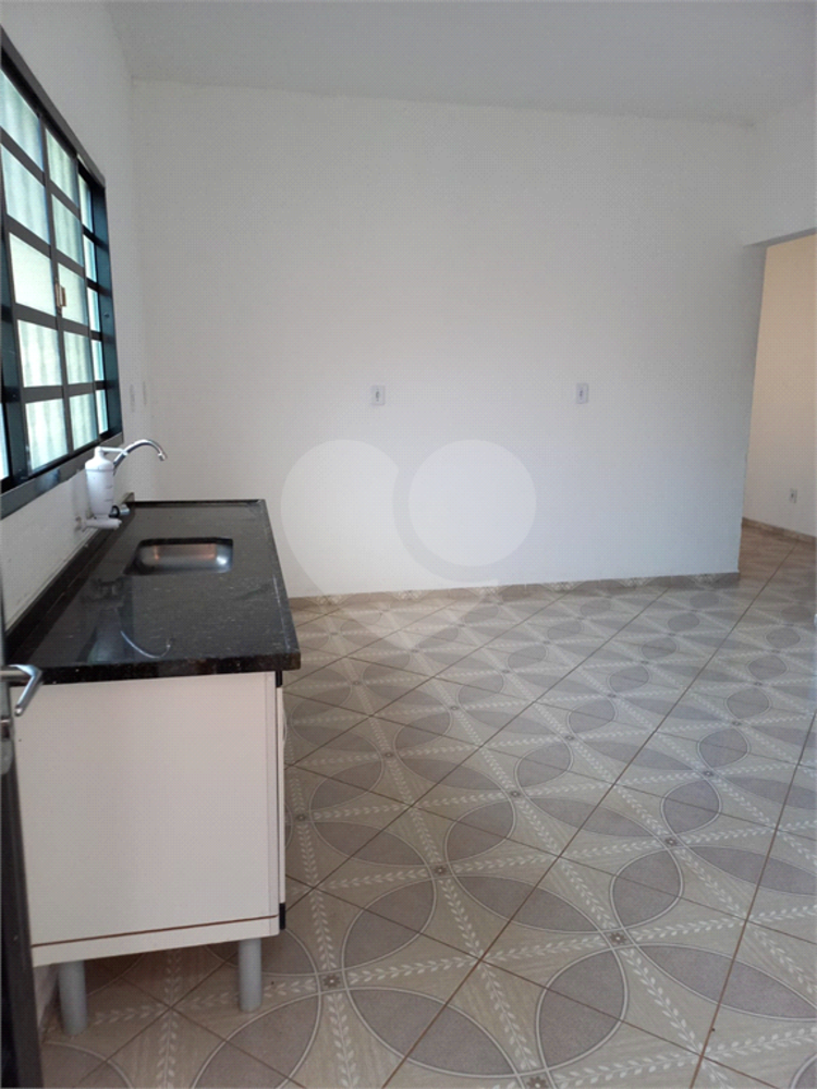 Casa à venda com 3 quartos, 161m² - Foto 2