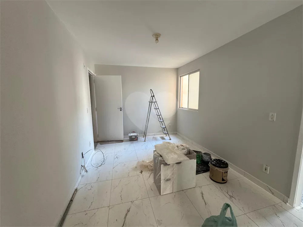 Apartamento à venda com 2 quartos, 42m² - Foto 2