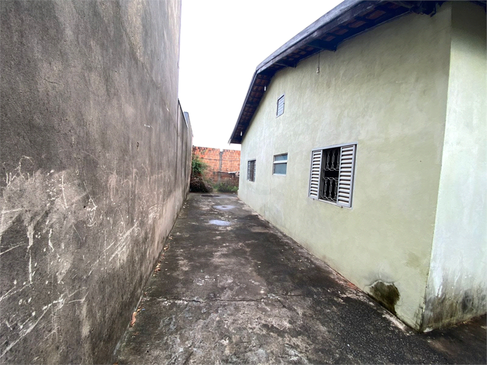 Casa à venda com 2 quartos, 69m² - Foto 2
